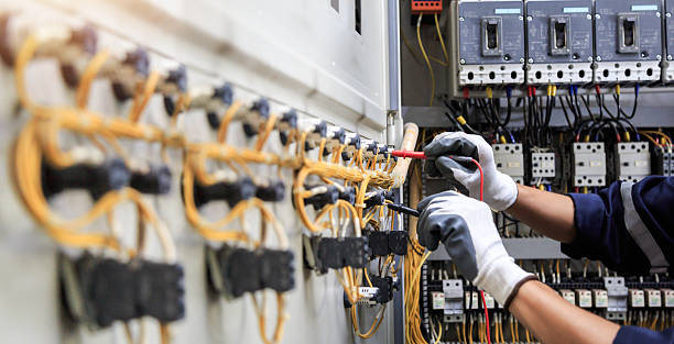 Professional Electrician technician working in Milwaukie, OR